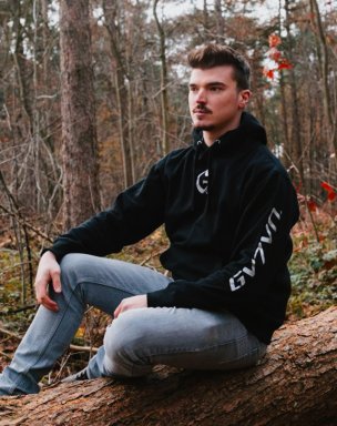 Hoodies & Sweaters